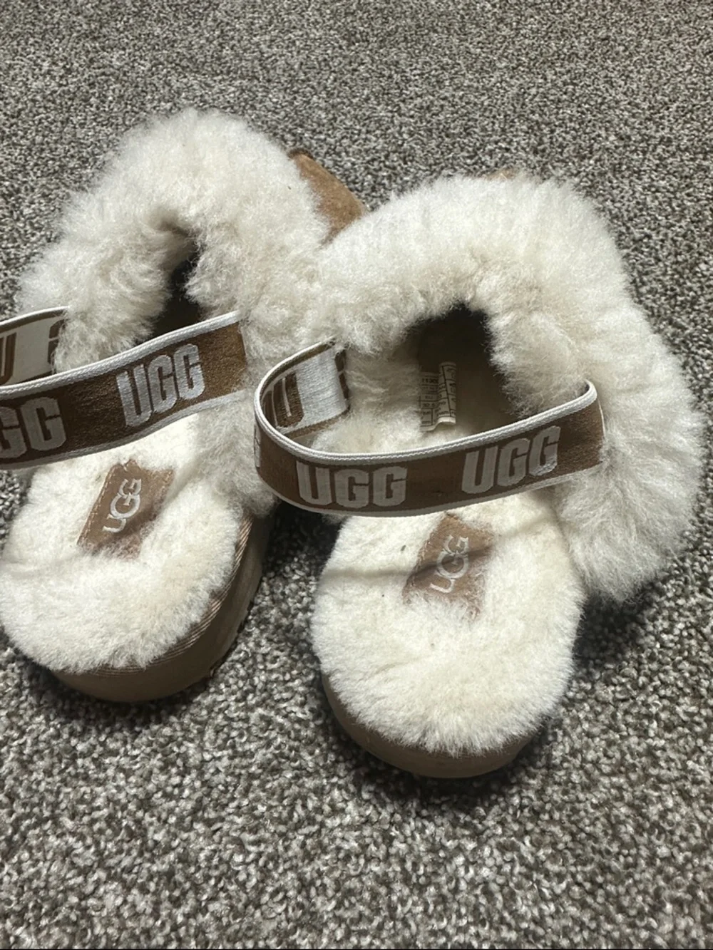 UGG girl’s Funkette slippers in chestnut size 1 - Picture 5 of 7